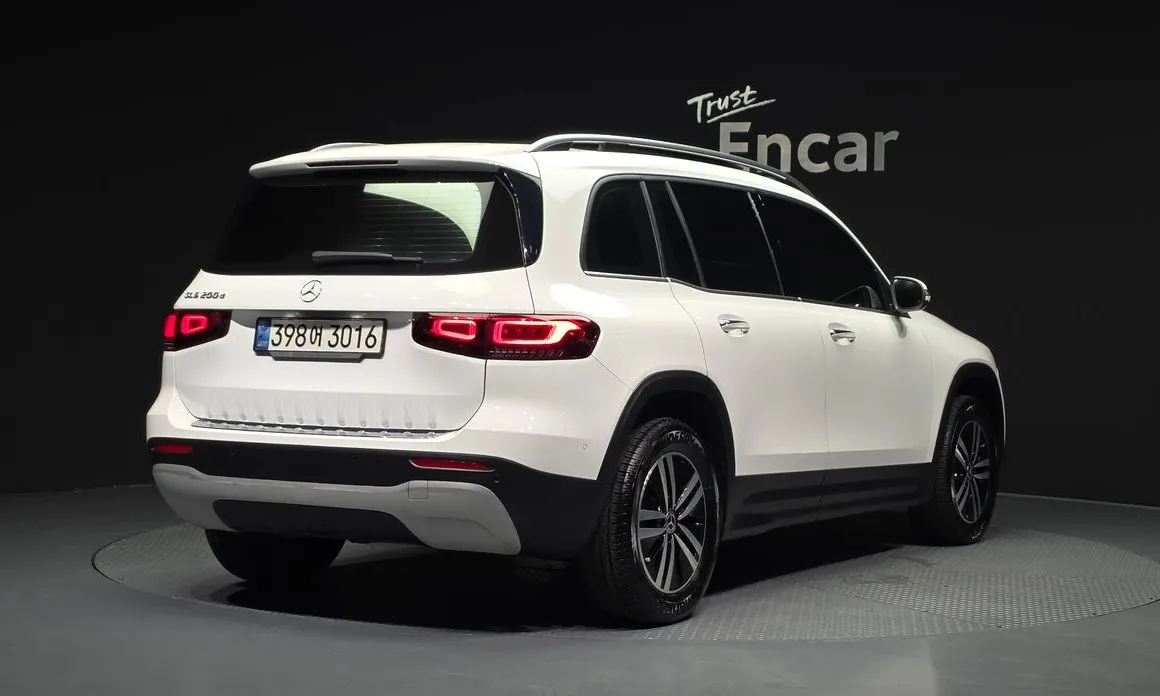 Mercedes-Benz GLB-Class — фото 2