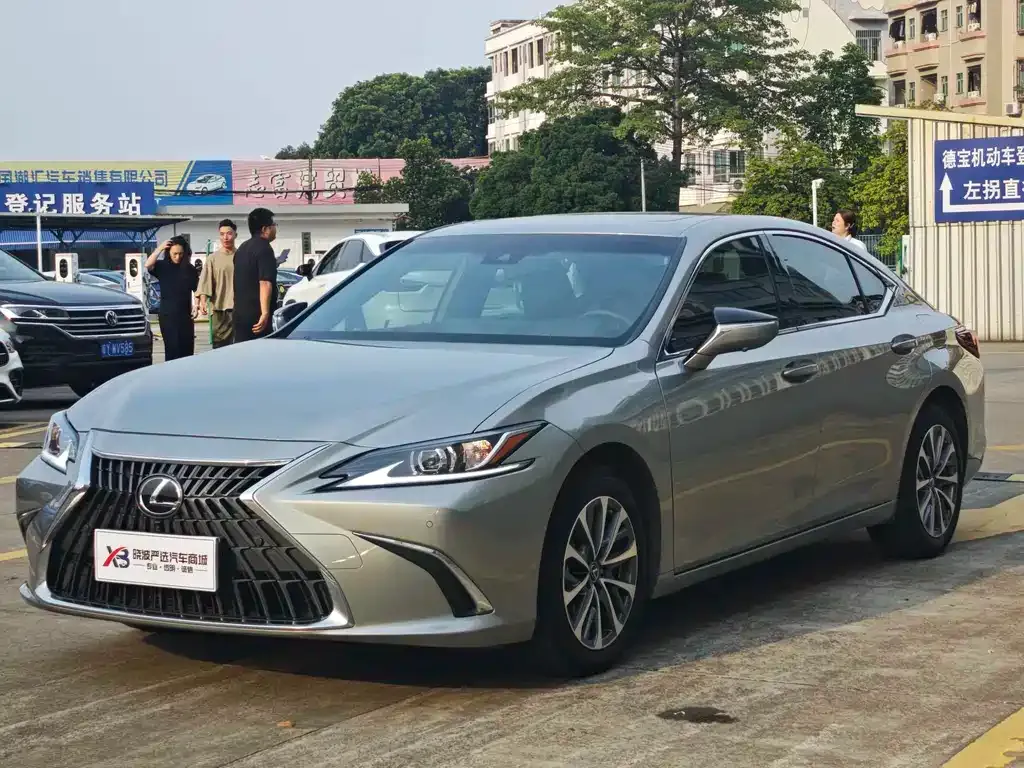 Lexus ES — фото 1