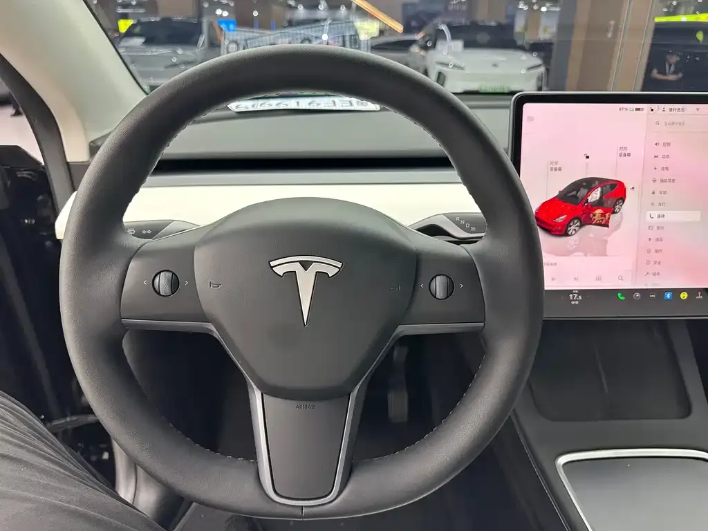 Tesla Model Y — фото 5