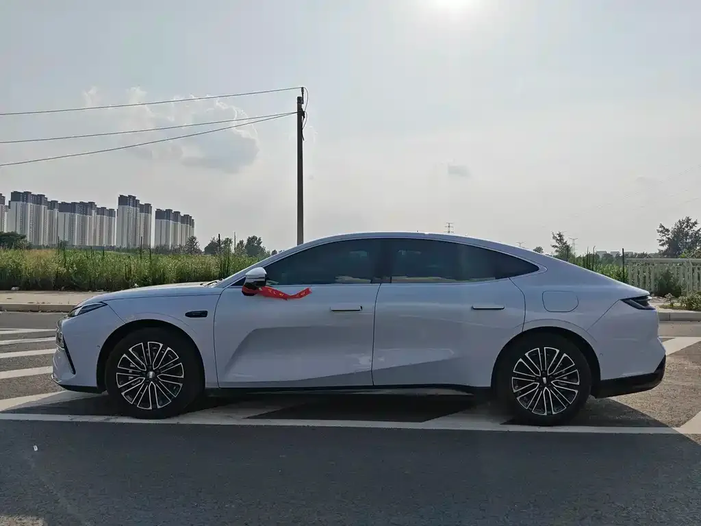 Geely Galaxy Xingyao 8 2025 из CN, фото 3