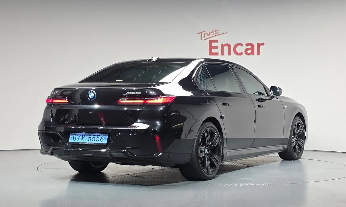 BMW i7 — фото 4