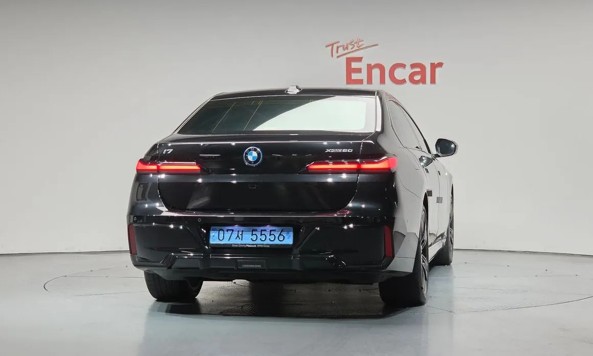 BMW i7 — фото 2