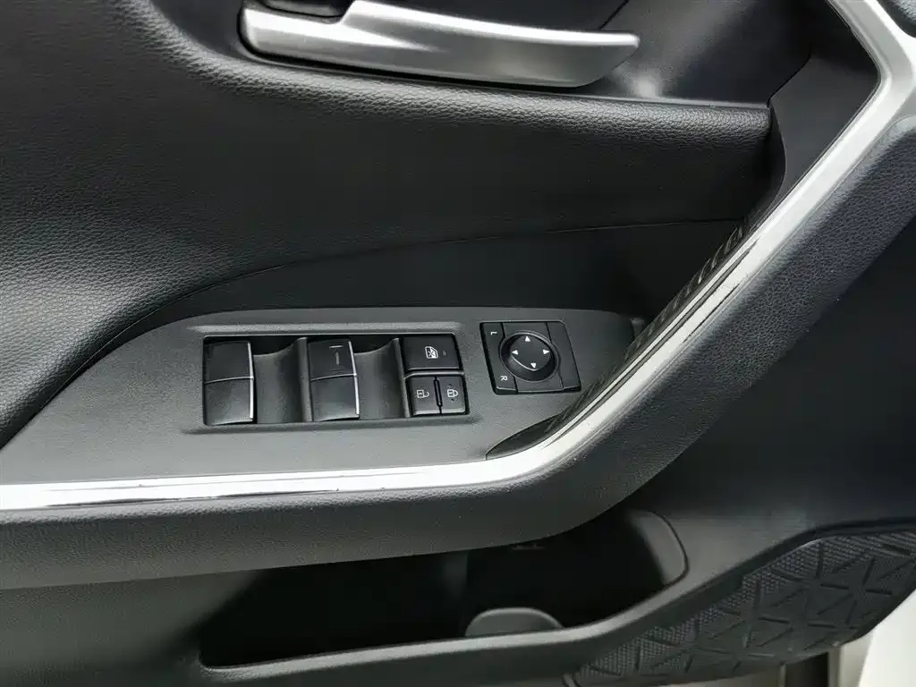 Toyota Wildlander — фото 10