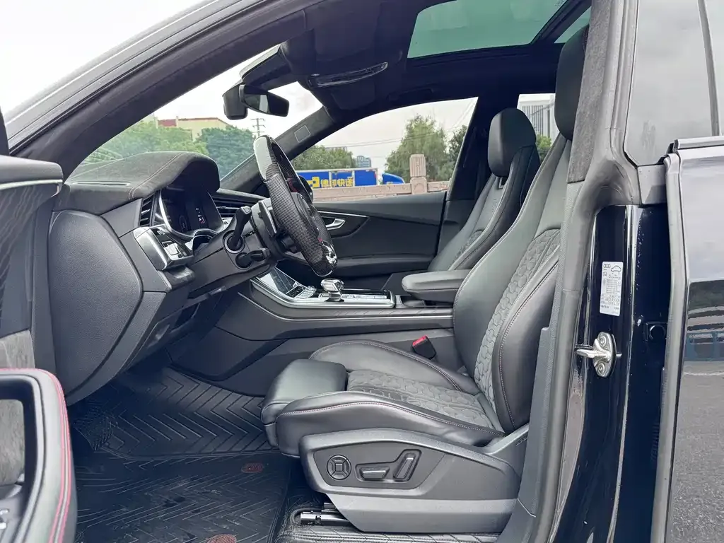 Audi Q8 2021 из CN, фото 2