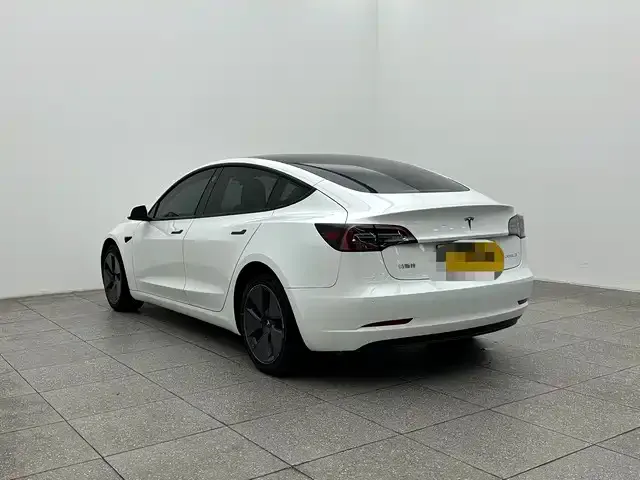 Tesla Model 3 — фото 4