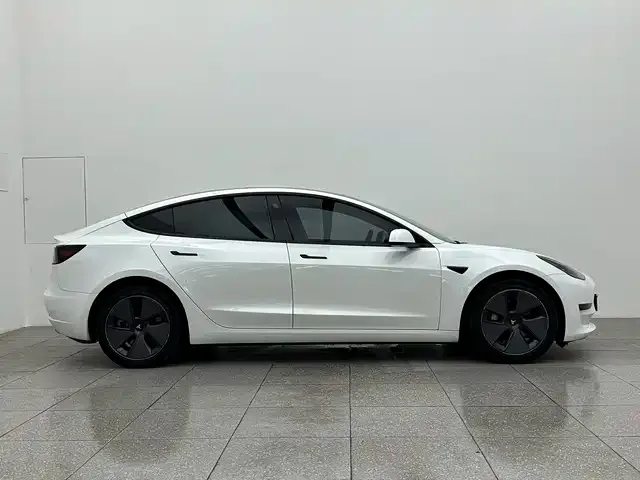 Tesla Model 3 — фото 5