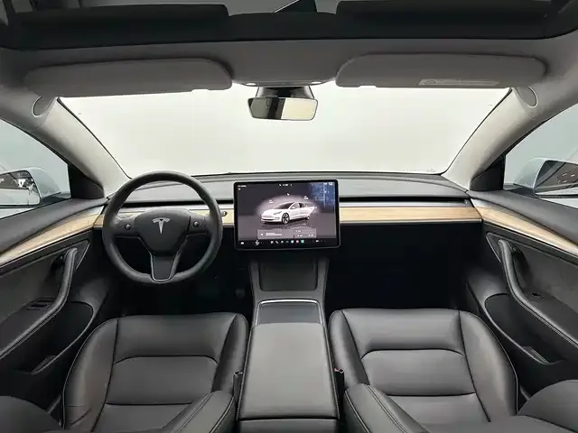Tesla Model 3 — фото 9