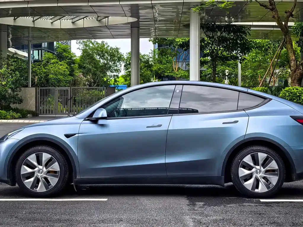 Tesla Model Y — фото 8