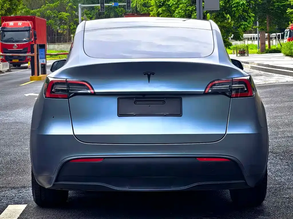 Tesla Model Y — фото 6