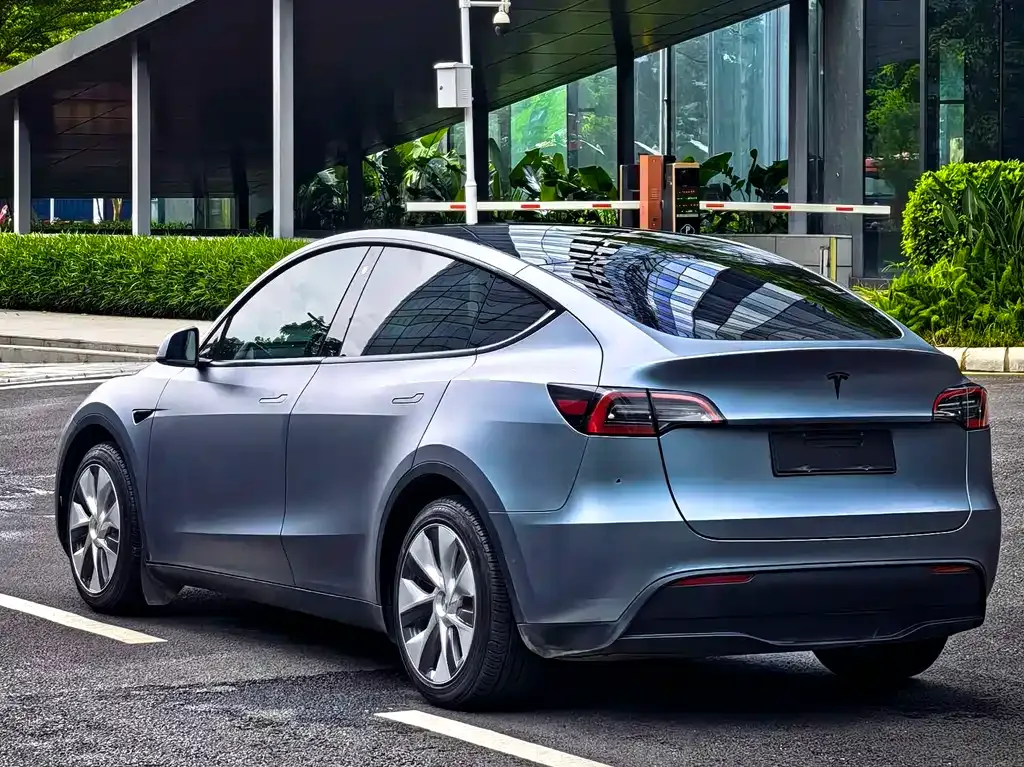 Tesla Model Y — фото 7