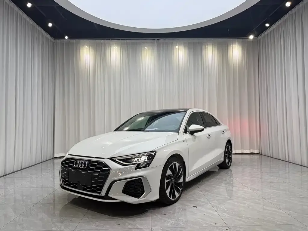 Audi A3 — фото 1