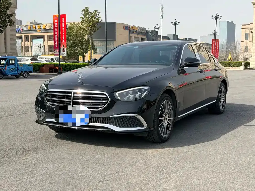 Mercedes-Benz E-Class — фото 1