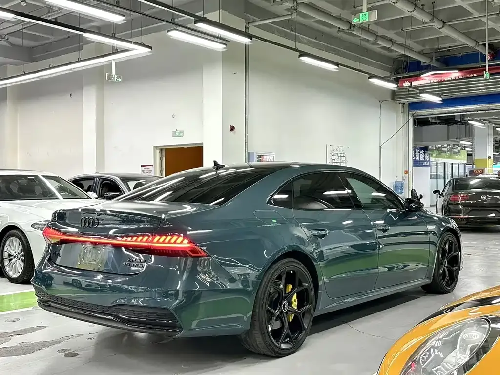 Audi A7L — фото 6