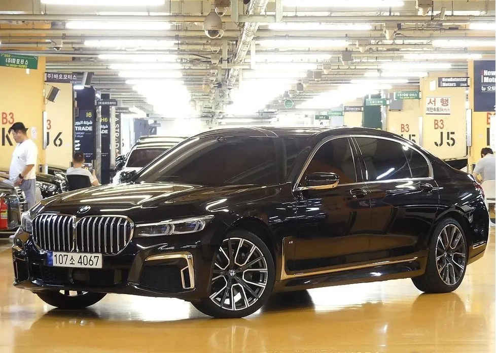 BMW 7-Series 740Li xDrive M Sport Package 1