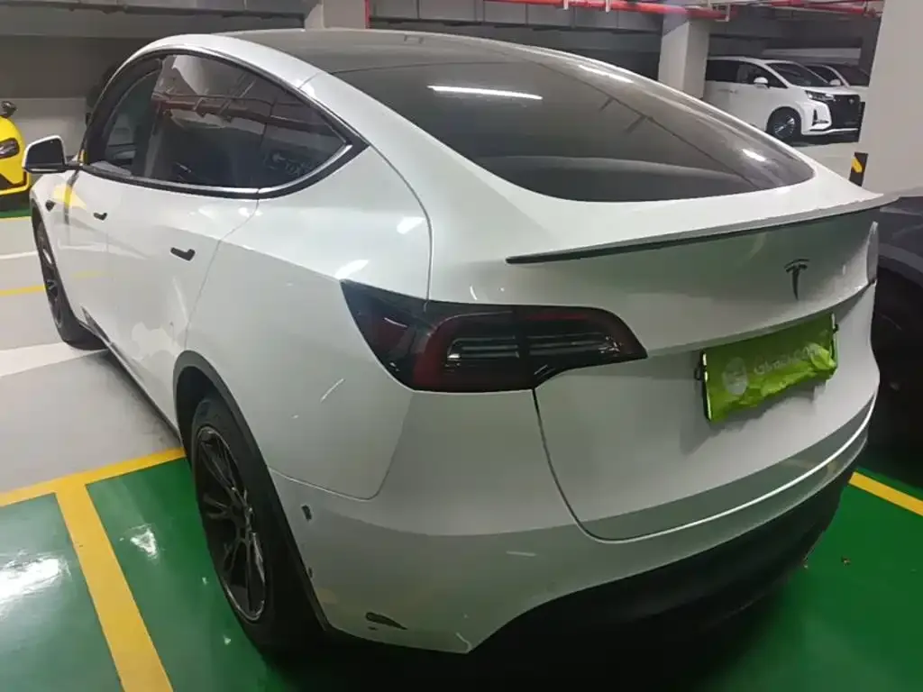 Tesla Model Y — фото 10