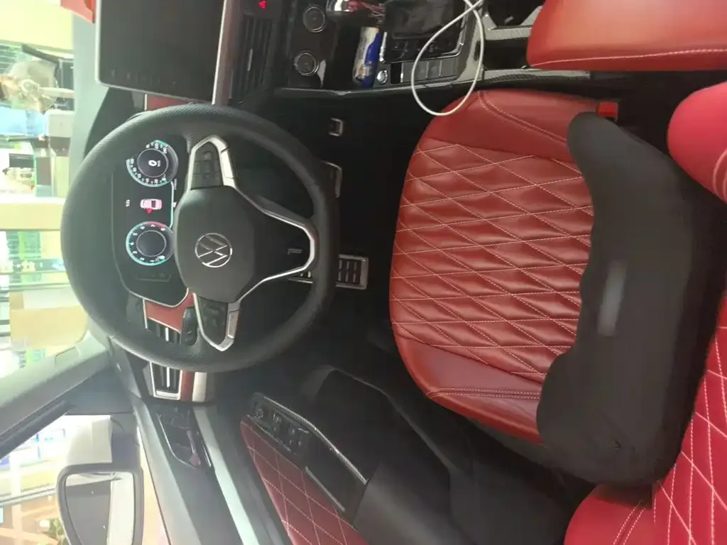 Volkswagen Bora 2024 из CN, фото 8