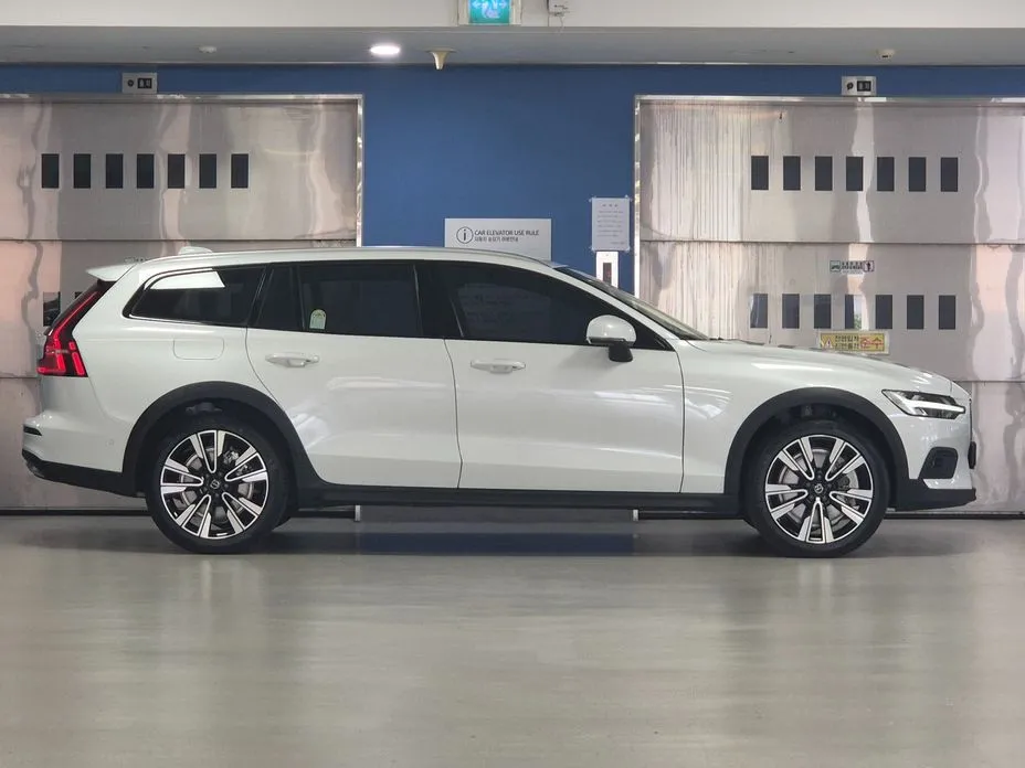 Volvo V60 2026 из KR, фото 3