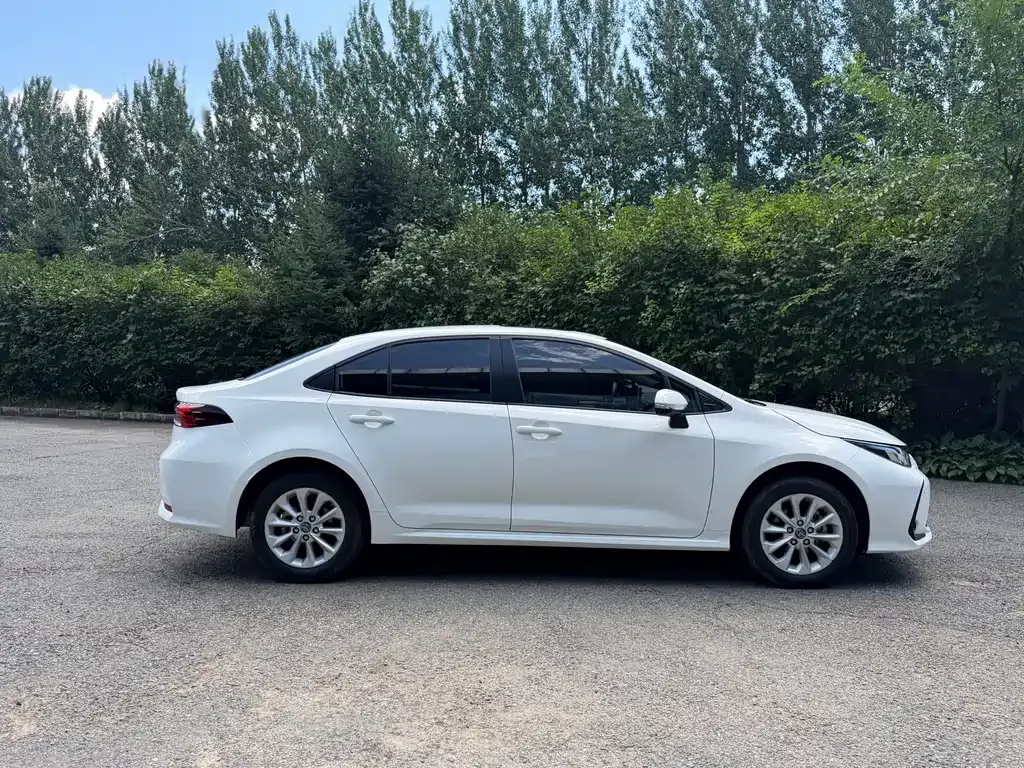 Toyota Corolla — фото 10