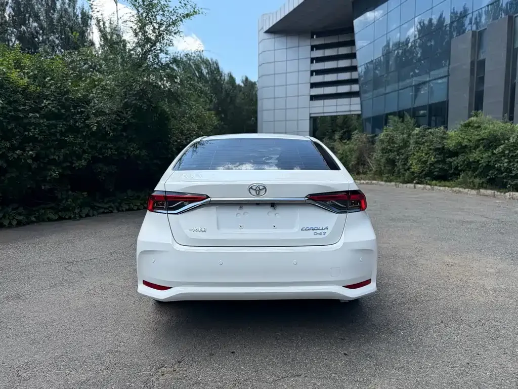 Toyota Corolla — фото 9