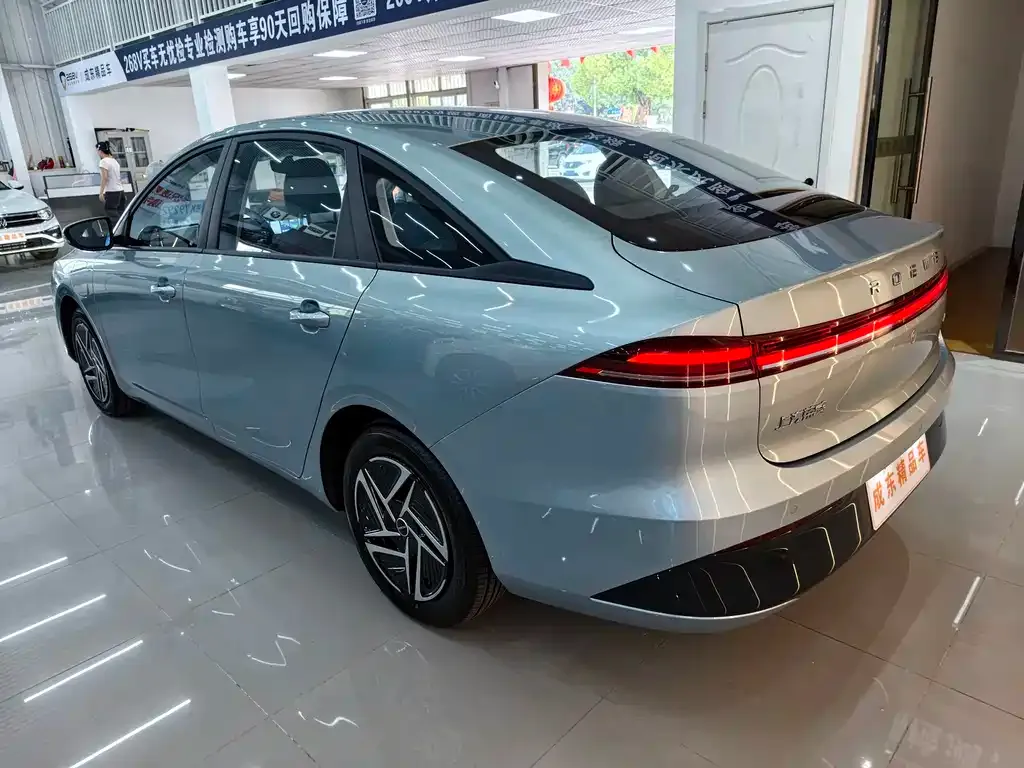 Roewe D6 — фото 4