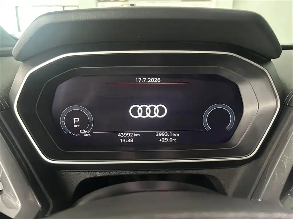 Audi Q4 e-tron — фото 3