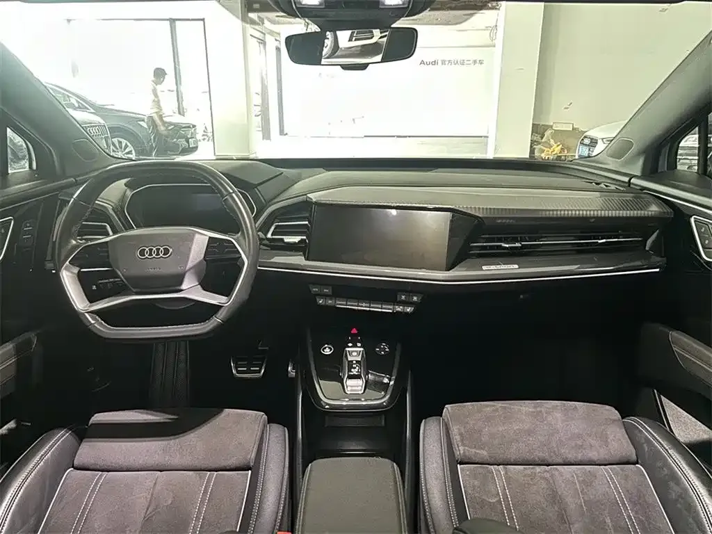 Audi Q4 e-tron — фото 8