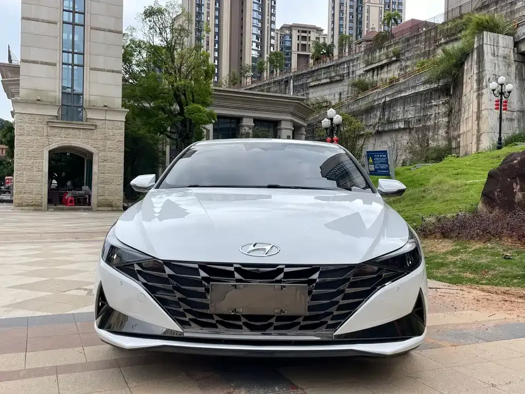 Hyundai Elantra — фото 8