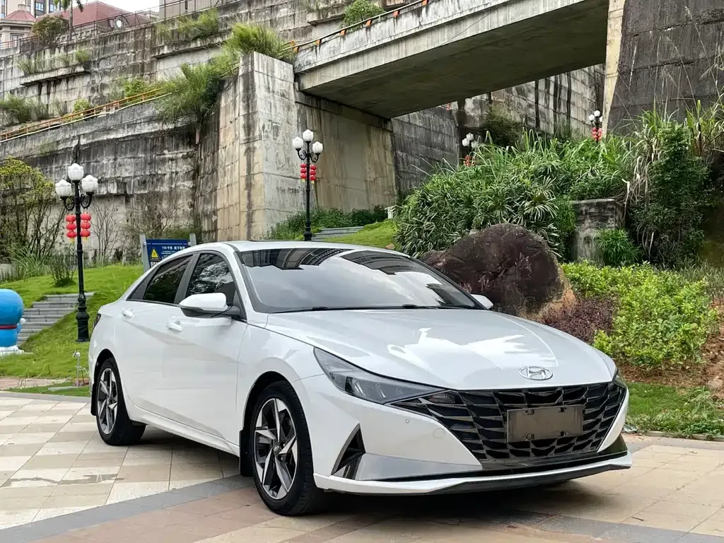 Hyundai Elantra — фото 9
