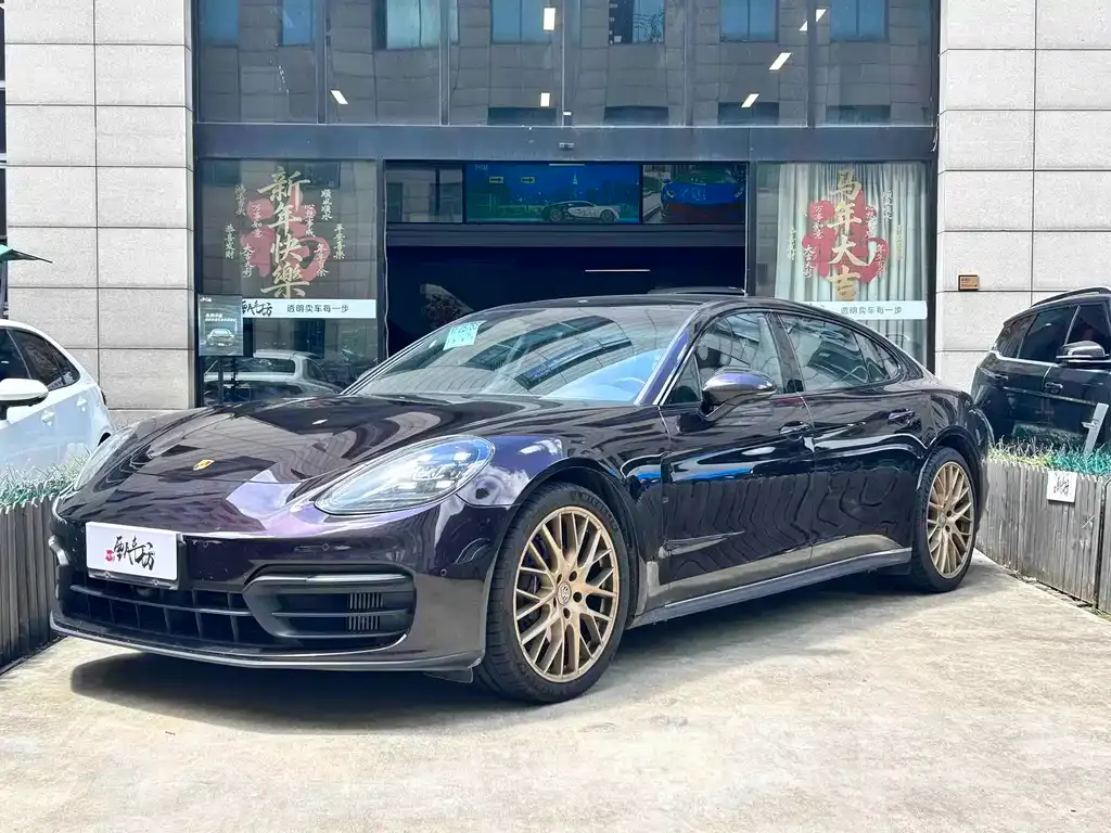 Porsche Panamera — фото 1