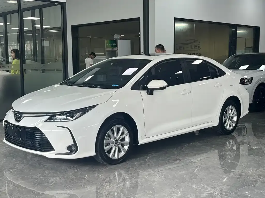 Toyota Corolla — фото 1