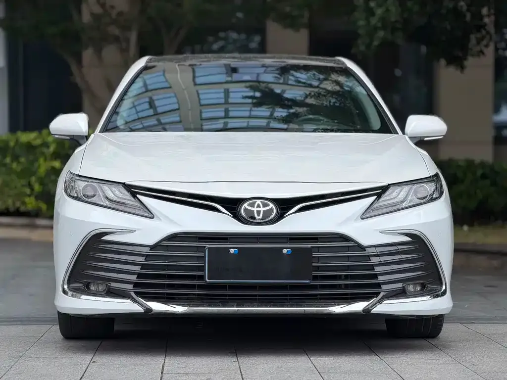 Toyota Camry — фото 9