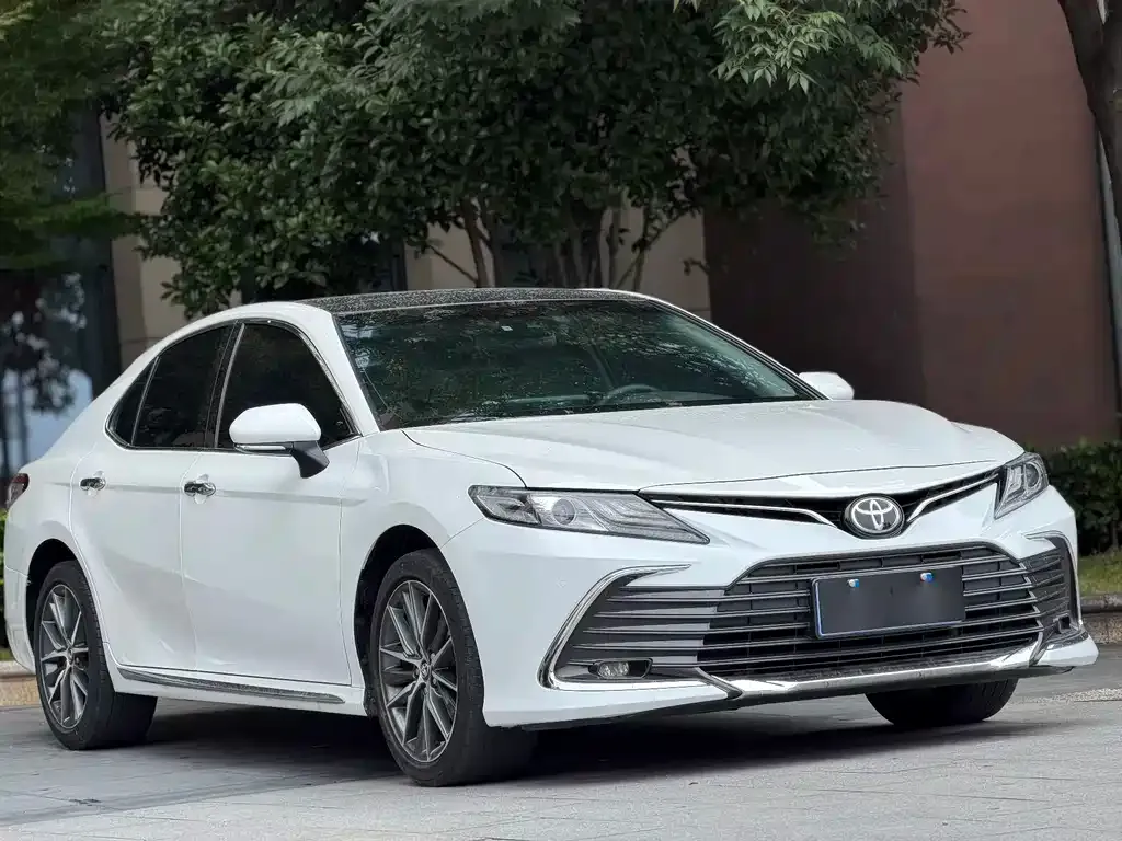 Toyota Camry — фото 10