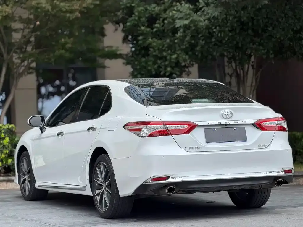 Toyota Camry — фото 7