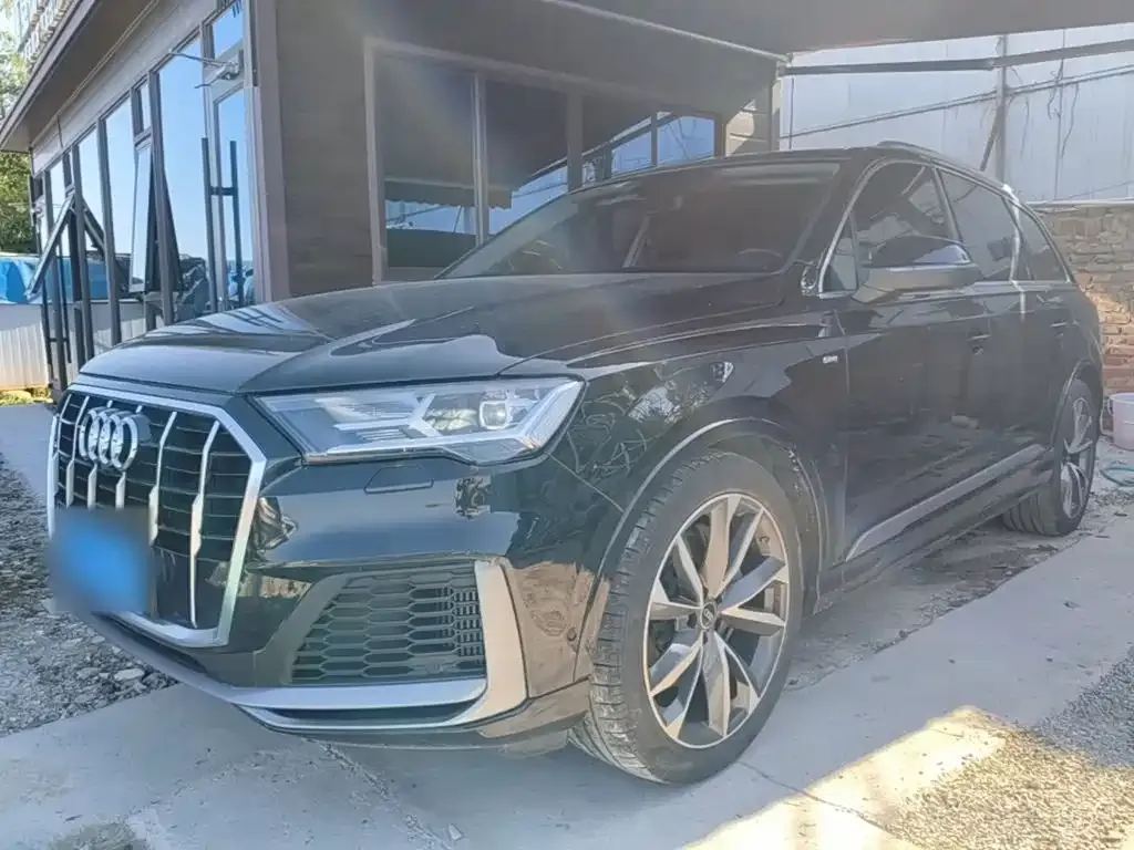 Audi Q7 — фото 1