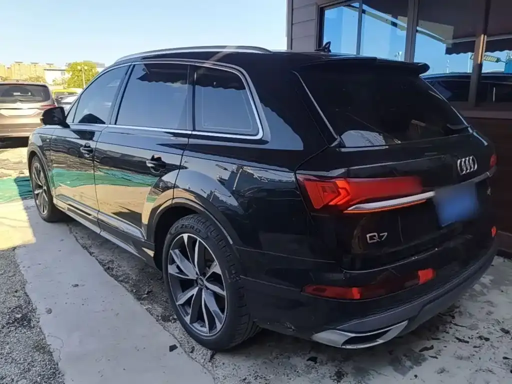 Audi Q7 — фото 6