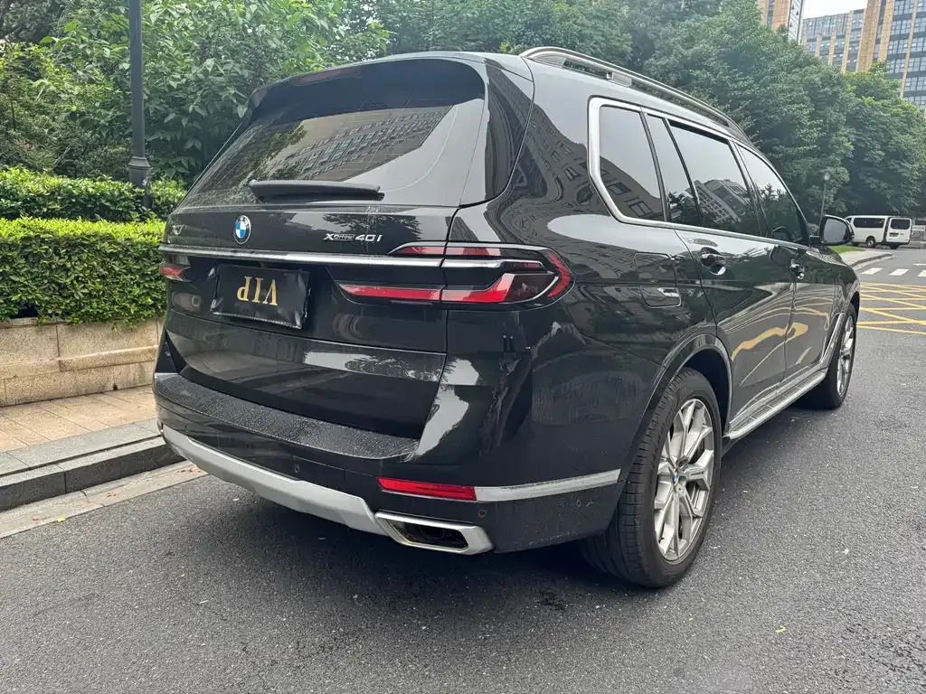 BMW X7 — фото 7
