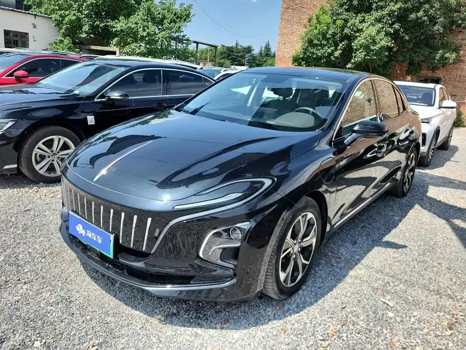 Hongqi E-QM5 — фото 1