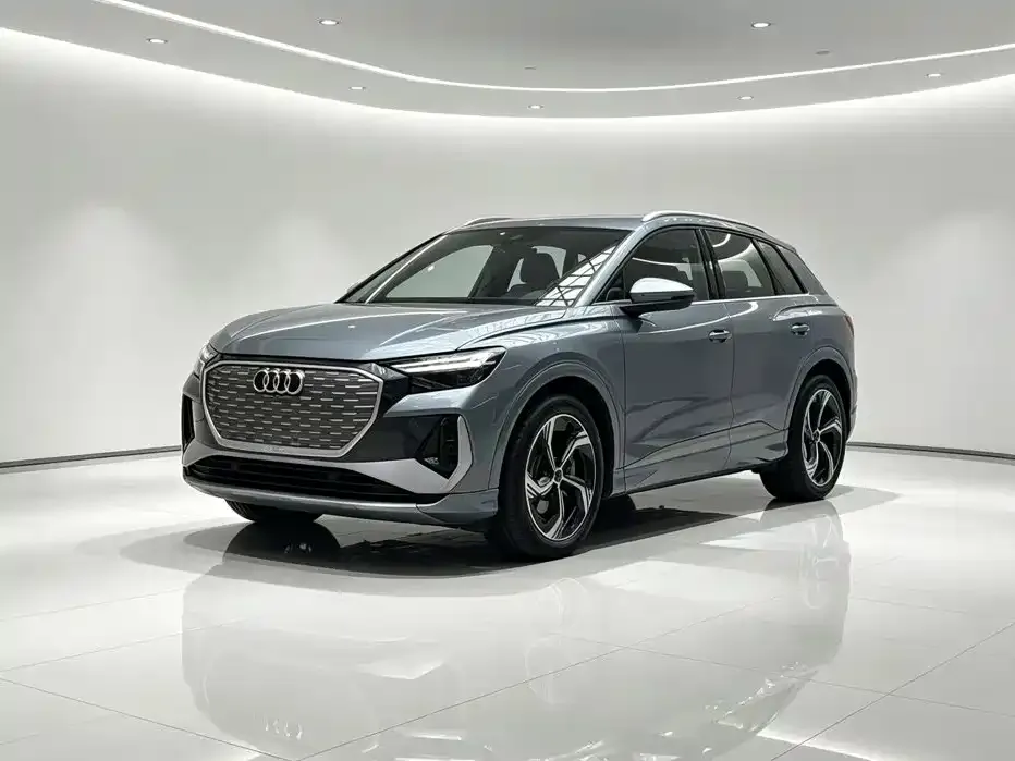 Audi Q4 e-tron — фото 1