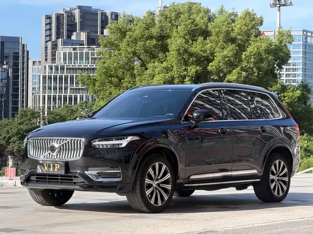 Volvo XC90 — фото 1