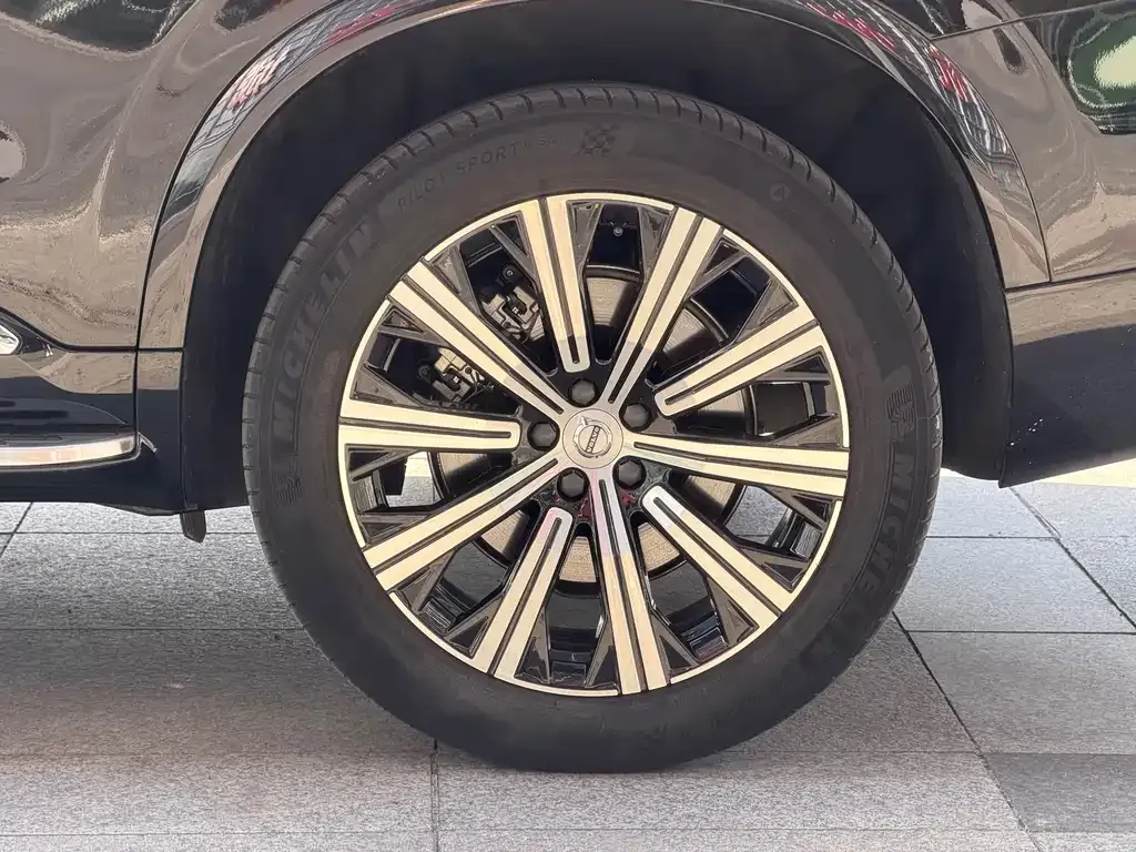 Volvo XC90 — фото 4