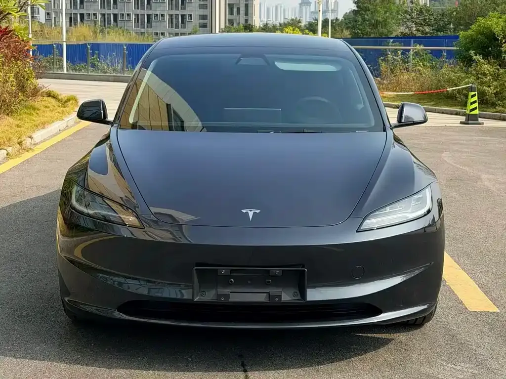 Tesla Model 3 — фото 5