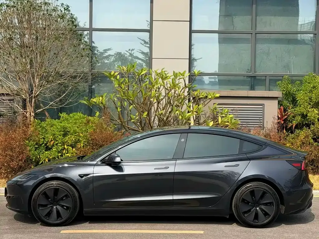 Tesla Model 3 — фото 8