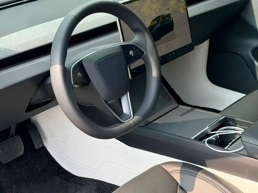 Tesla Model 3 — фото 6