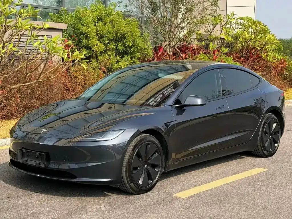Tesla Model 3 — фото 10