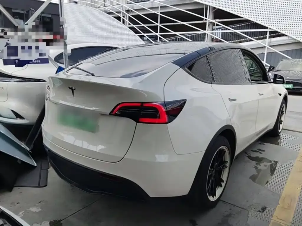 Tesla Model Y — фото 10