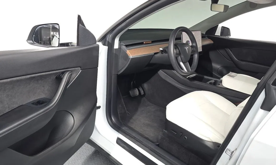 Tesla Model Y — фото 6