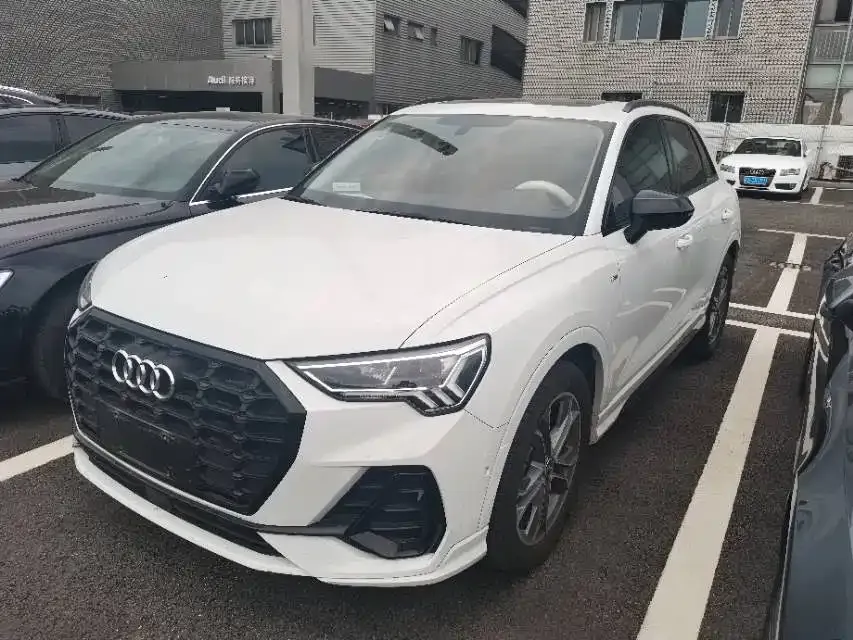 Audi Q3 — фото 1