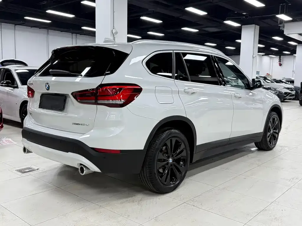 BMW X1 — фото 9