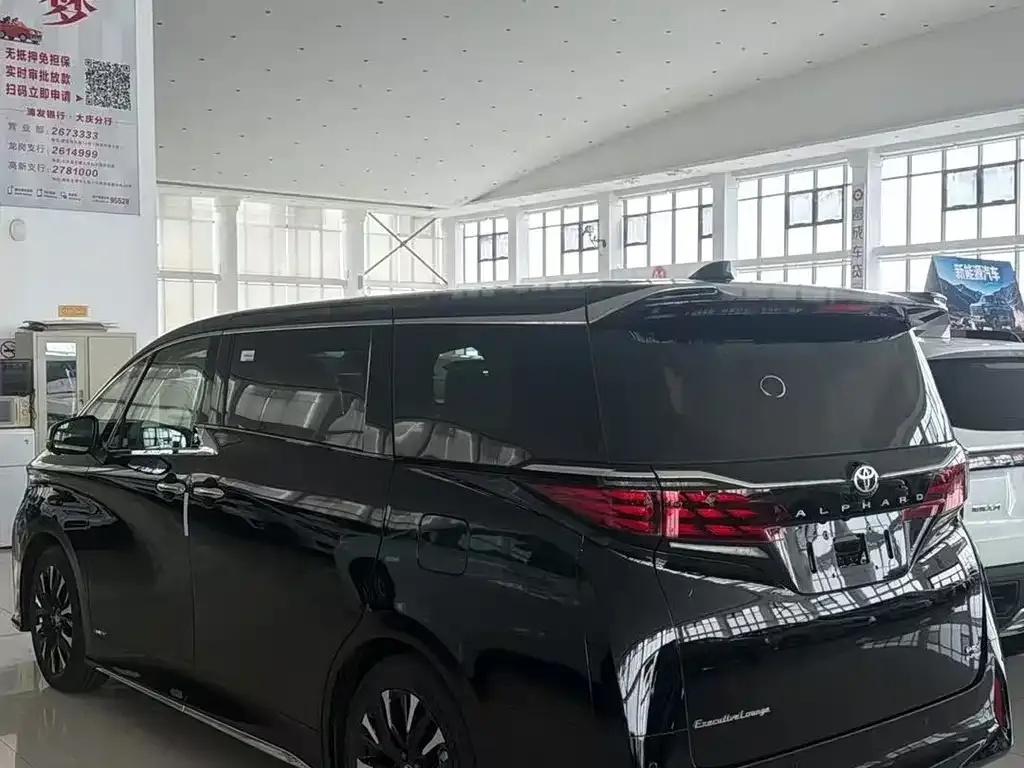 Toyota Alphard — фото 3