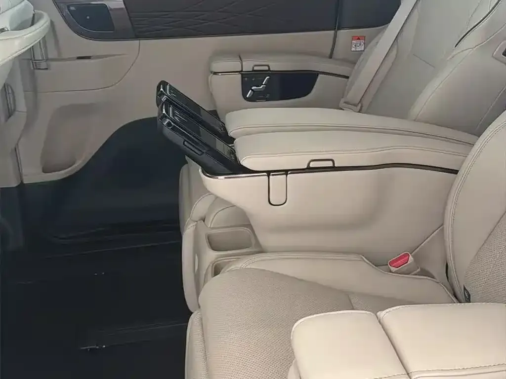 Toyota Alphard — фото 8